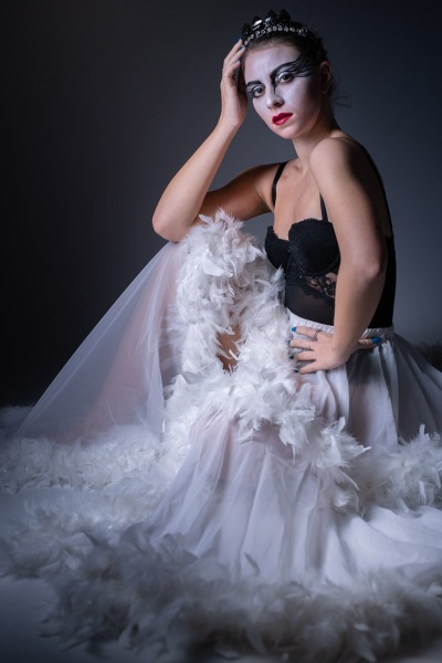 Lara-Black-Swan-10