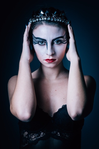 Lara-Black-Swan-12