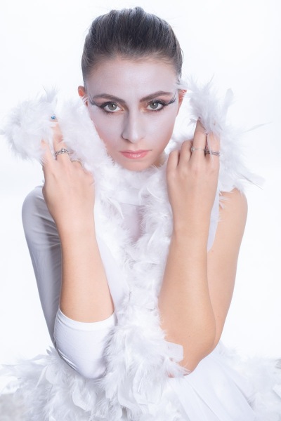 Lara-Black-Swan-3