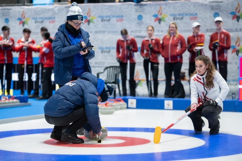 eyof-curling-claut-15