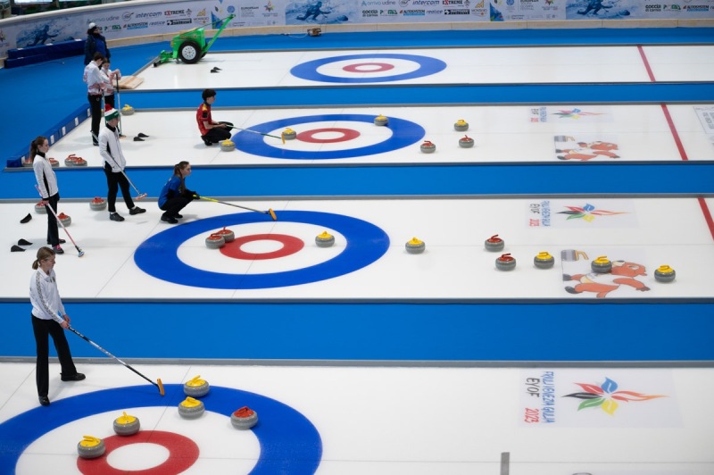 eyof-curling-claut-20