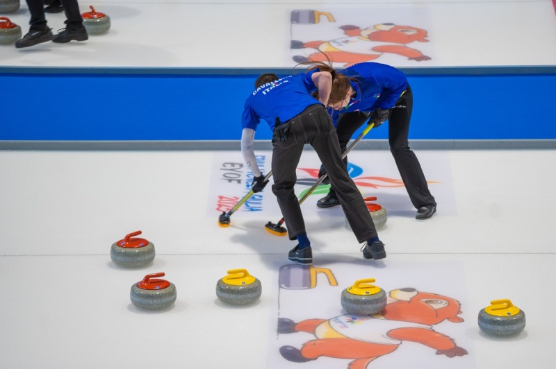 eyof-curling-claut-21