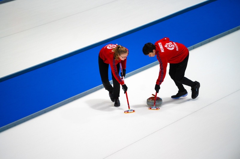 eyof-curling-claut-23