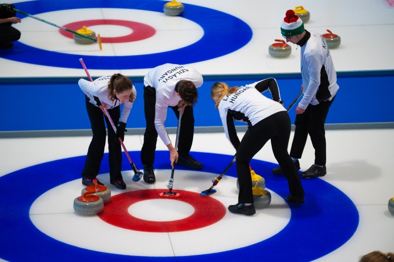 eyof-curling-claut-25