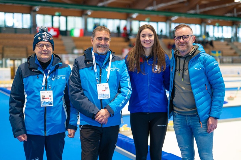 eyof-curling-claut-27