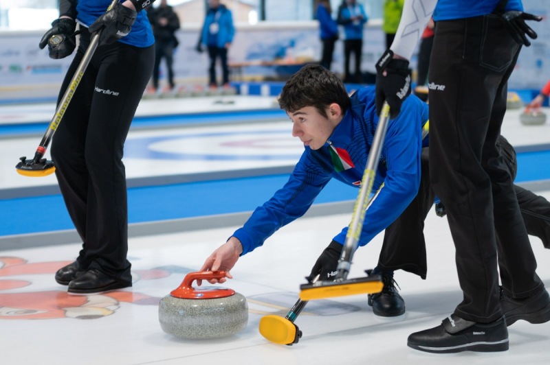 eyof-curling-claut-28