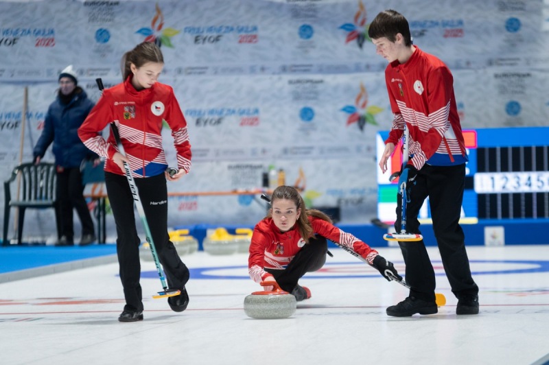 eyof-curling-claut-3