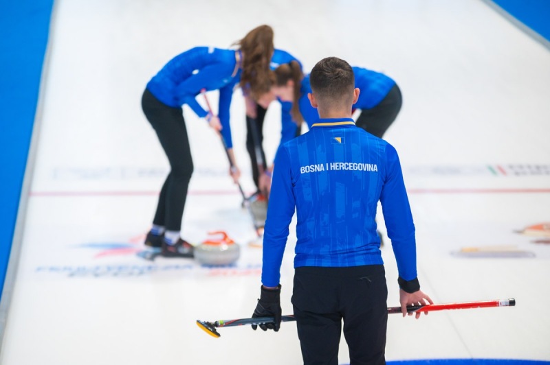 eyof-curling-claut-35