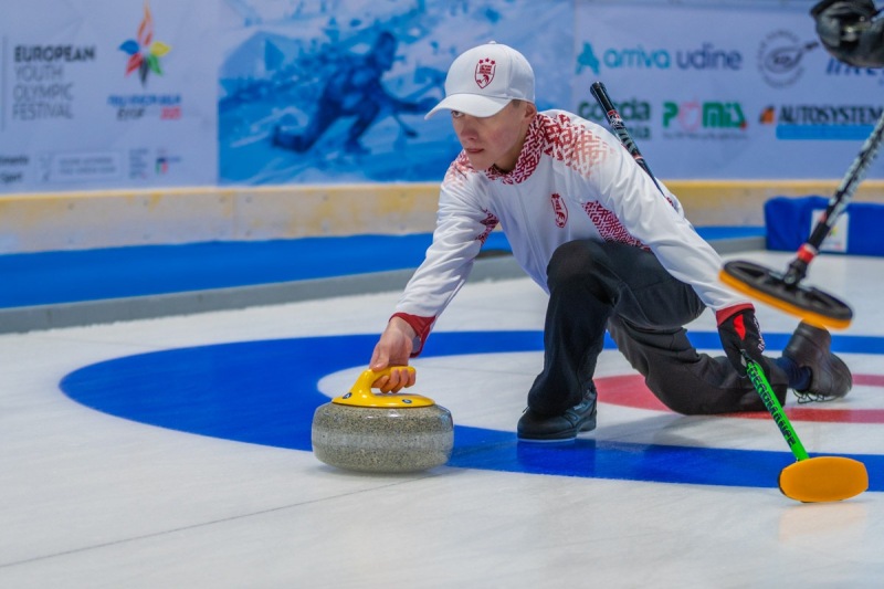 eyof-curling-claut-39