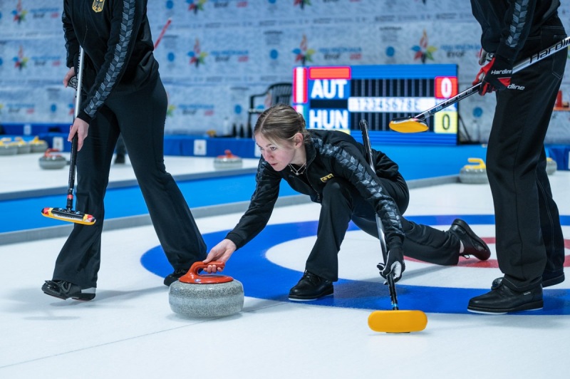 eyof-curling-claut-4