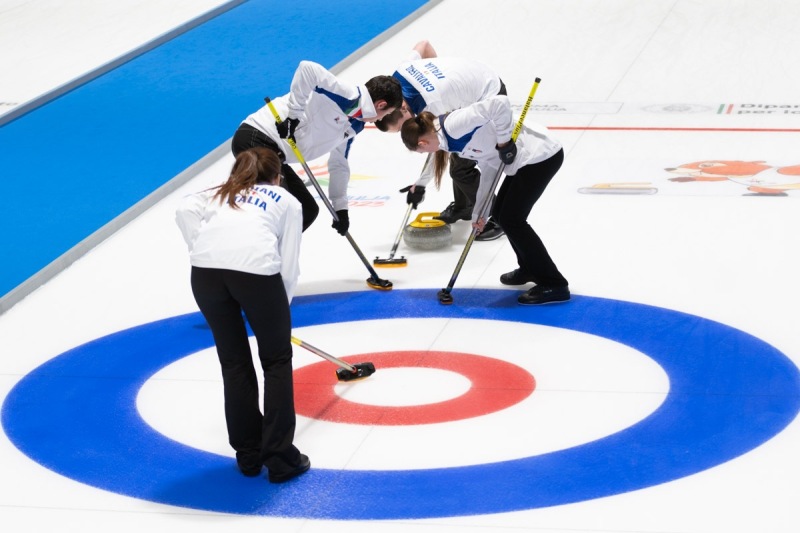 eyof-curling-claut-50