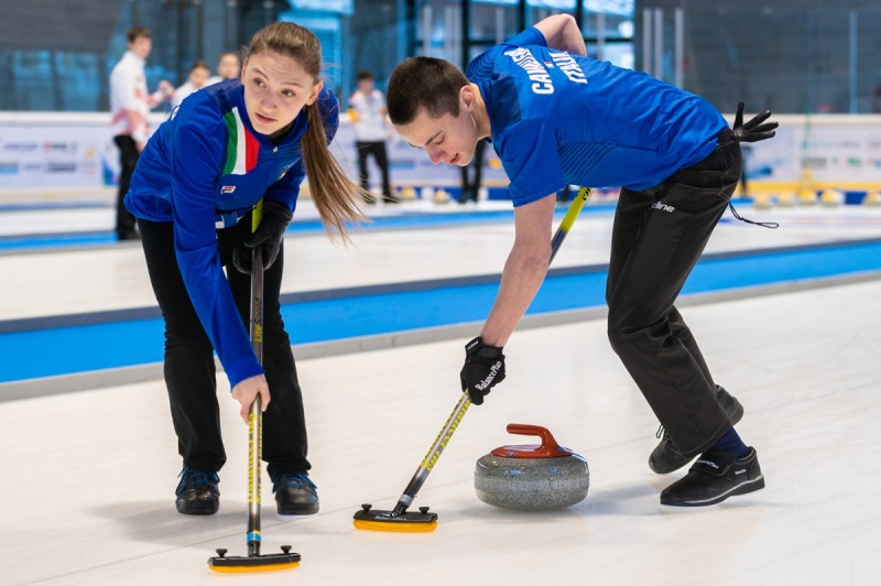 eyof-curling-claut-56