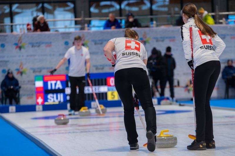 eyof-curling-claut-58