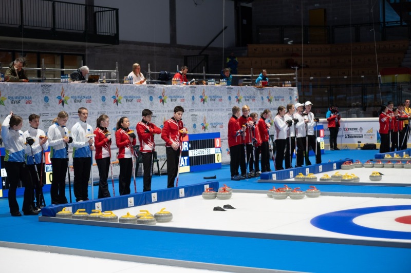 eyof-curling-claut-61