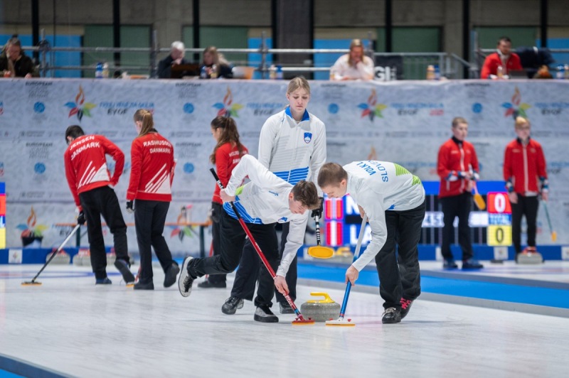 eyof-curling-claut-62