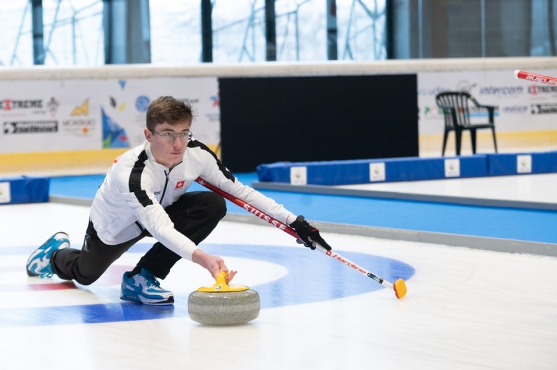 eyof-curling-claut-63