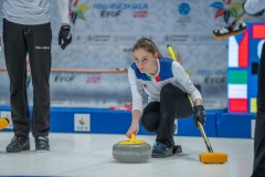 eyof-curling-claut-10