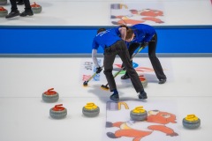 eyof-curling-claut-21